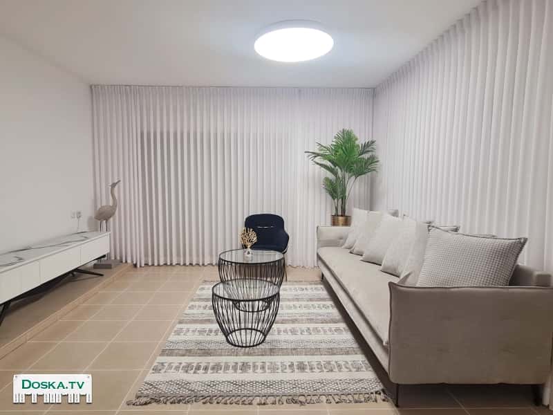 4-комнатная квартира, в аренду. Отремонтированная, дизайнерская и полностью меблированная. Освещение