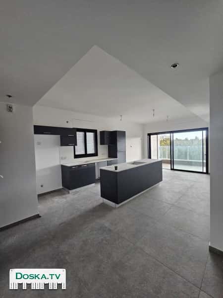 В новостройке в Кирьят ашарон 3 комнаты с балконом и