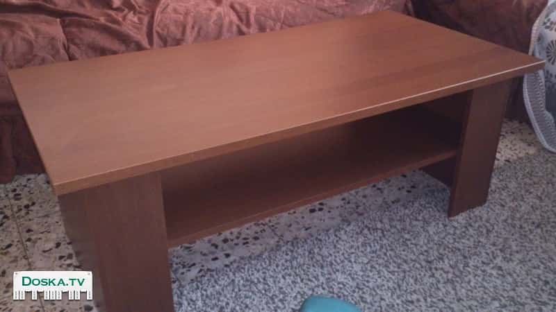 Журнальный столик, в хорошем состоянии.