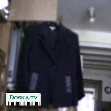 Костюмы женские с юбкой, брюками, в идеальном состоянии, размер 40-42.