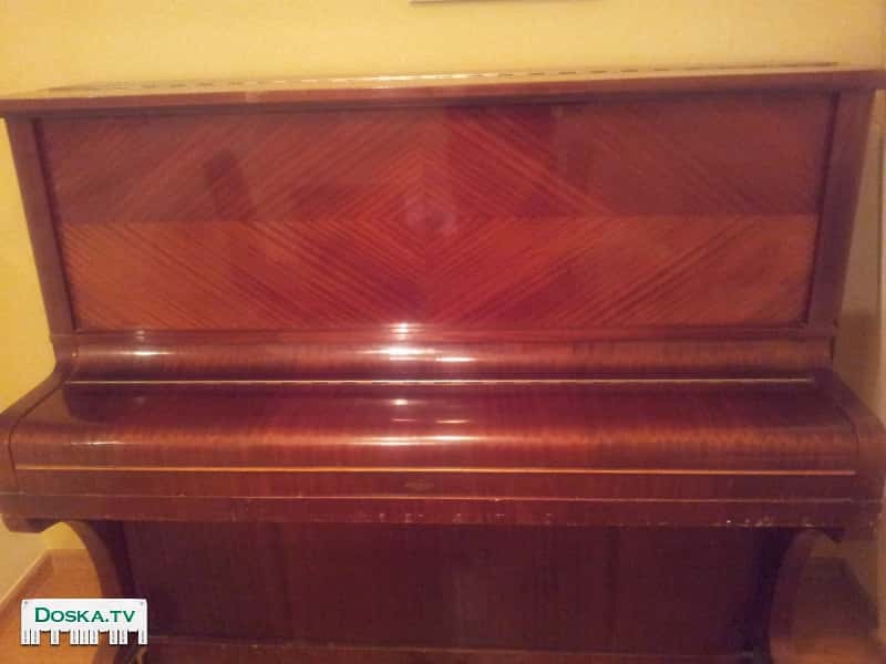 пианино Красный Октябрь, высота 125 см (концертный вариант). Цвет –