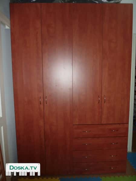 Шкаф для одежды четырехстворчатый:  - левая половина: 2 больших