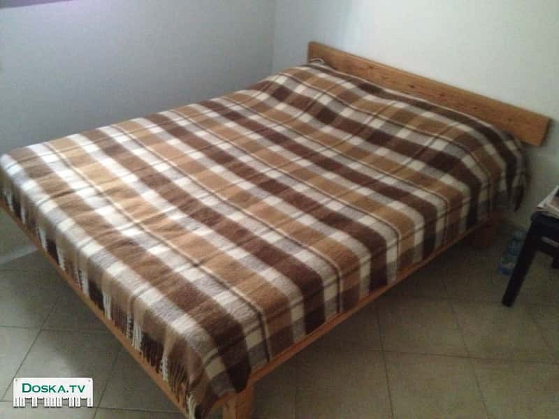 Двухспальная деревянная кровать в отличном состоянии! Матрац не продавлен как