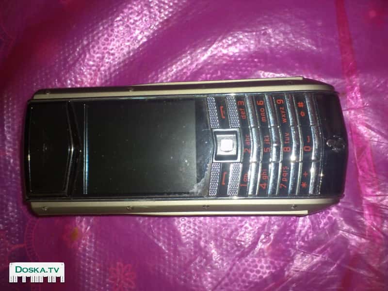 Vertu Ferrari GT - это лимитированая модель телефона Верту в