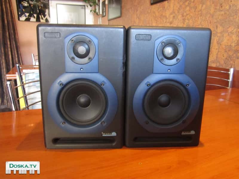 колонки в отличном состояние . сделаны в Корее . отличный