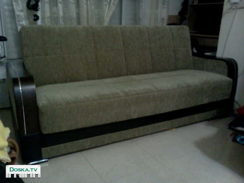 длина 2.13м. ширина в раскрытом состоянии 1.10м. диван-кровать. подлокотники деревянные.