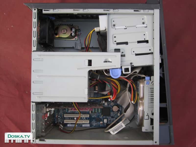 Pentium 4 CPU 2.0Ghz RAM 1Gb Hard disck 20Gb Video