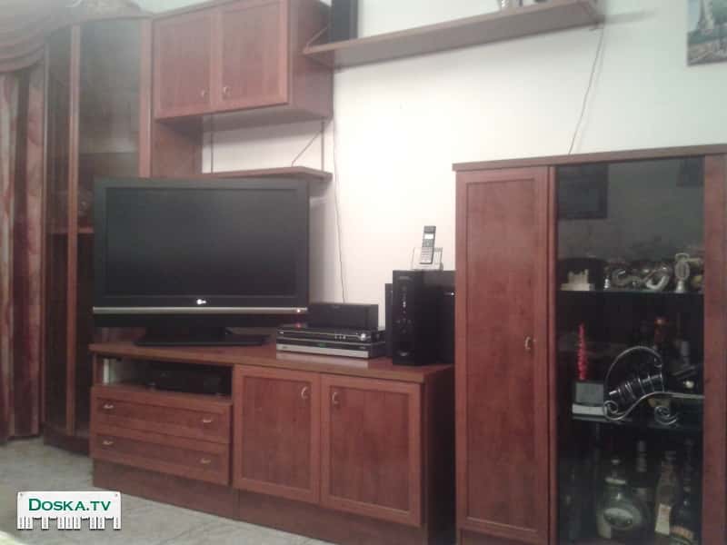 стенка с витриной и баром