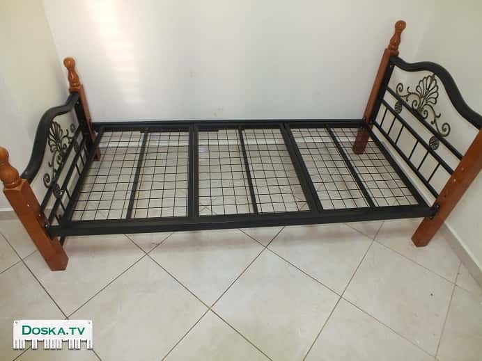 Красивая и удобная кровать с ортопедическим матрасом, в хорошем состоянии