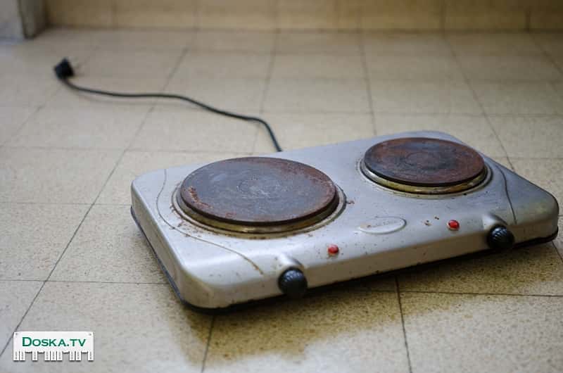 Имеется 1 электроплита, 1 плита 4 камфорки газовая, 1 2