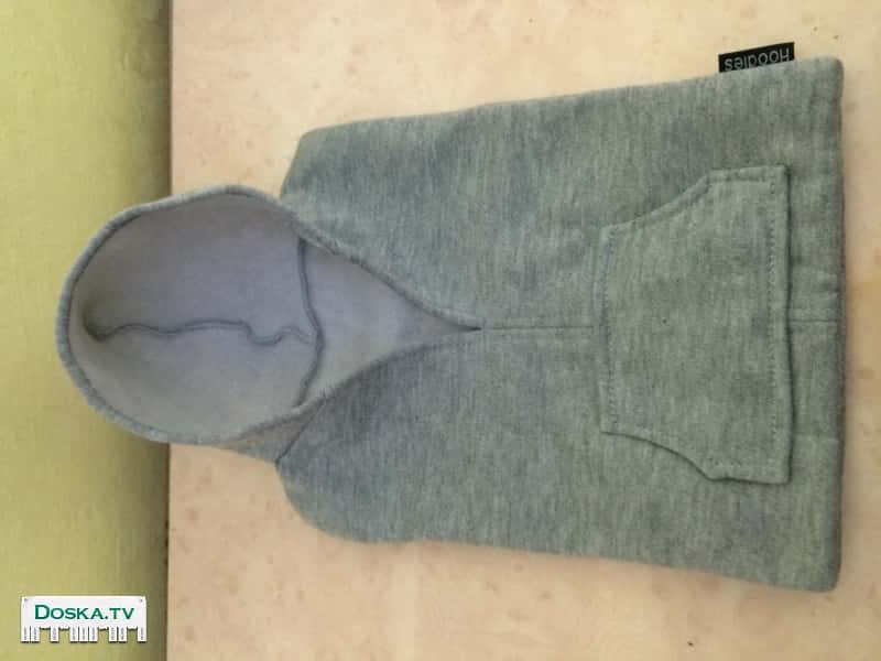 Чехол на iPad в виде балахона с капюшоном, имеется карман