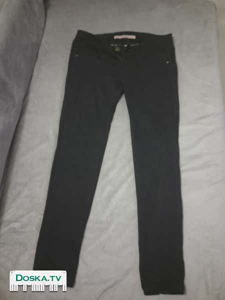 Размер 38, черные брюки, в отличном состоянии.