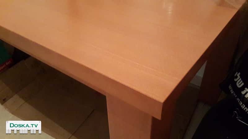 качественный  деревянный раскладной  большой стол с двумя вставками.