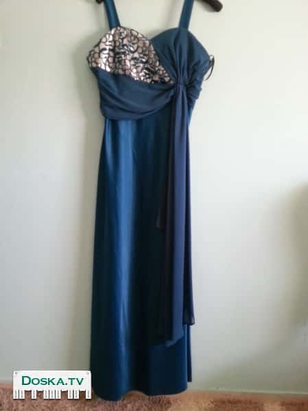 Платье вечернее подходит для мамы невесты.Цвет морской волны, с накидкой.Размер