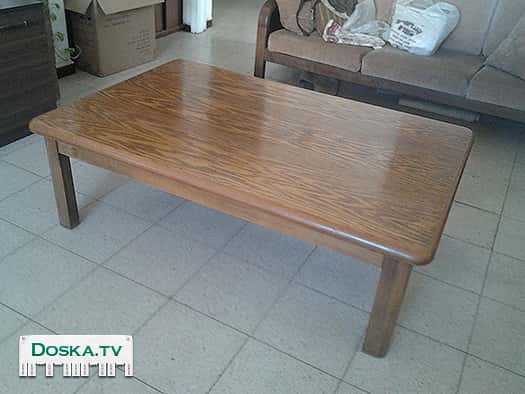 В Бат Яме :  журнальный / обеденный стол -