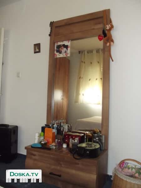 спальный гарнитур в хорошем состоянии, цвета ореха, в цену включенны