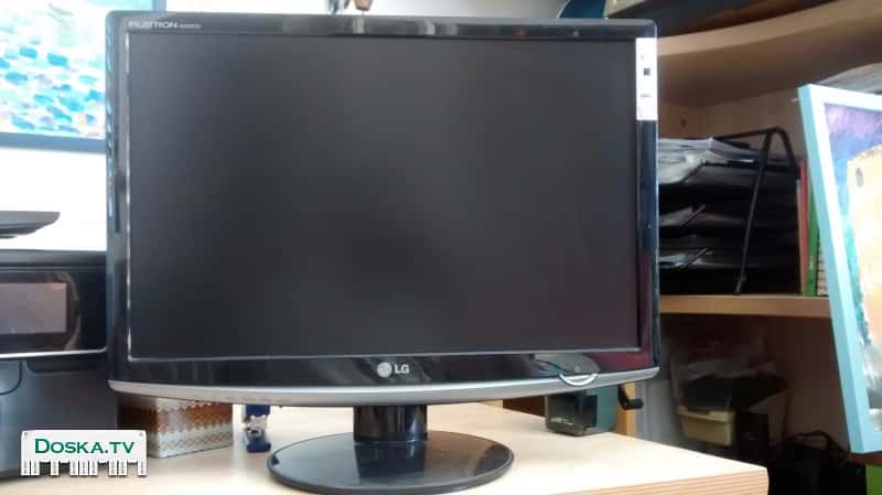 Дисплей LCD 21 инч в хорошем сосотоянии