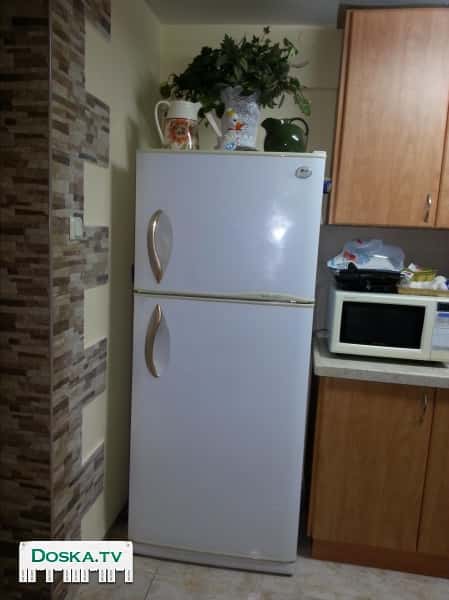 Холодильник  рабочий,не ломался и не делал проблем. Хороший внешний