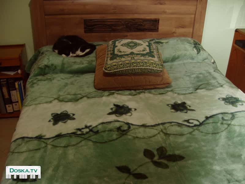 Двуспальная кровать с ящиком и ортопедическим  матрасом 140 х190