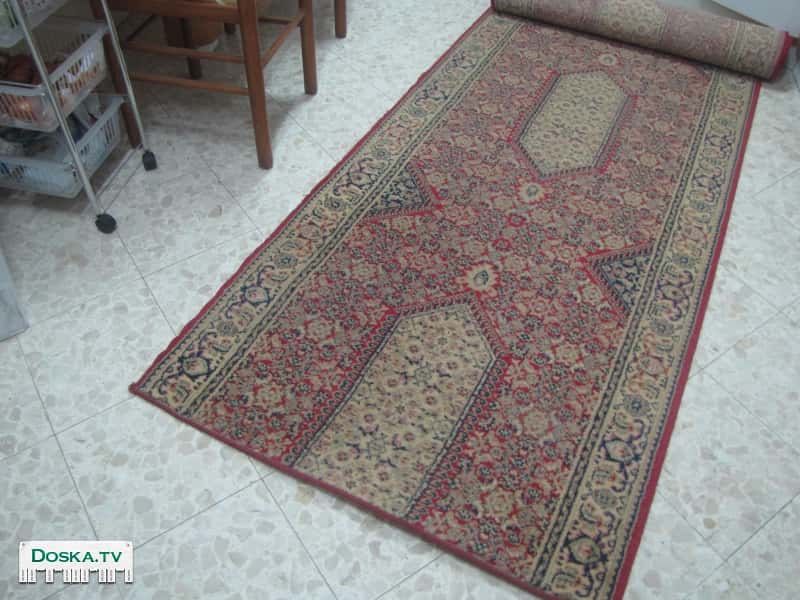 продаются ковровая дорожка в приличном состоянии, коричневого цвета с орнаментом