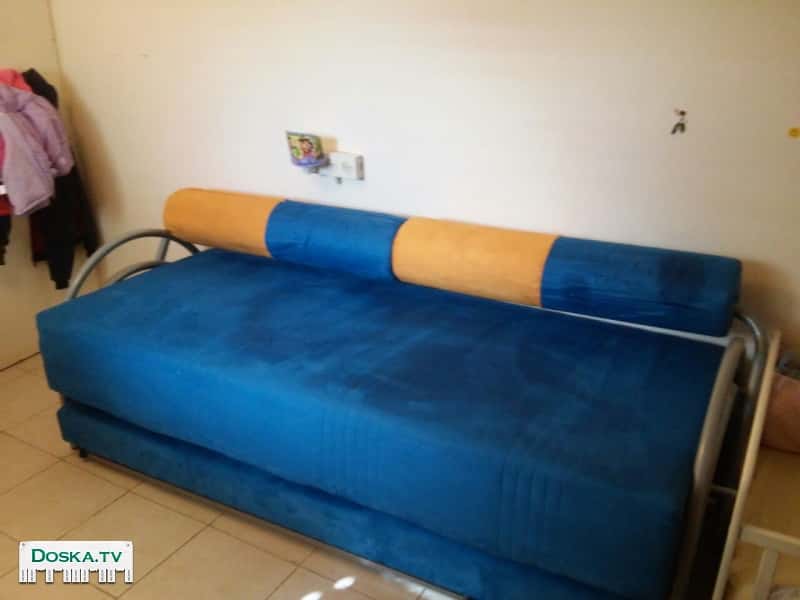 раскладной диван,с яшиком для белья. в очень хорошем состоянии, торг