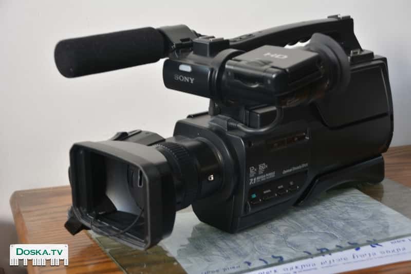 Video camera HXR- MC2000E состояние отличное.
