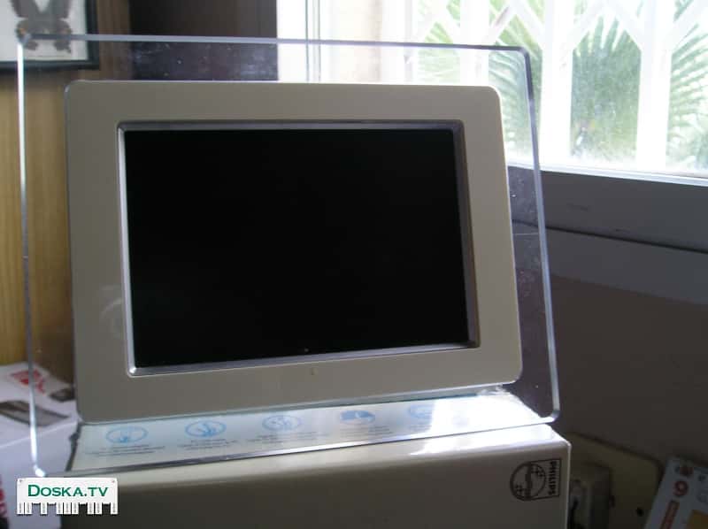 Фоторамка в отличном состоянии+руководство=адаптер=диск.Диоганаль- 7 дюймов