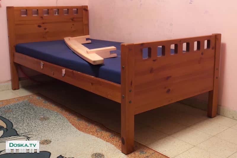 Кровать детская (для девочки) в отличном состоянии.