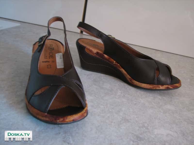 Продаю: 1.	Босоножки белого цвета 39 размера новые, кожаные, ортопедические производства