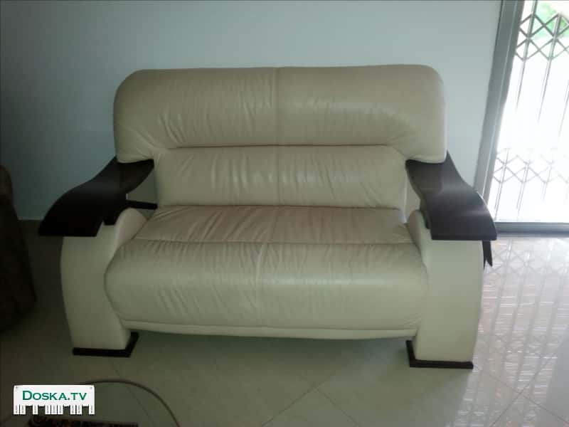 Прекрасный кожаный салон 2+3 .