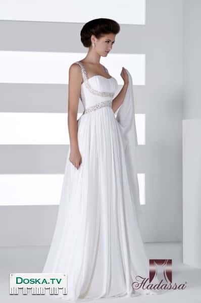 свадебное платье фирмы Hadassa в греческом стиле. Платье украшено цветами