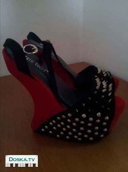 босаножки на платформе 38 размера красно чёрные . Новые