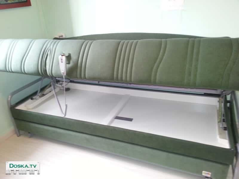 односпальная раскладная кровать фирмы АМИНАХ в прекрасном состоянии на гарантии.