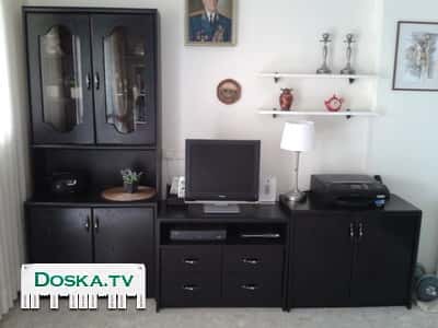 Телевизор 20" LCD  вместе с видеоплеером и мебелью: стенкой