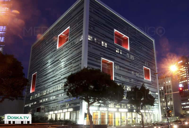 Блок питания для MacBook Pro.