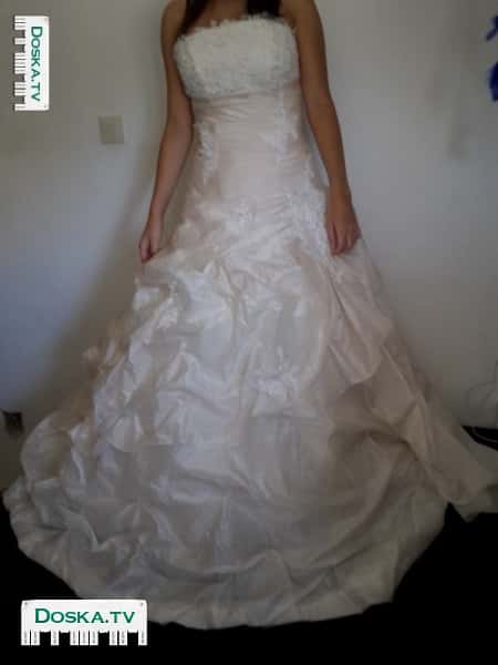Красивое свадебное платье с корсетом и кринолином. Фата в подарок.