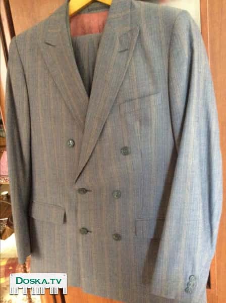 Мужские костюмы, серые, очень хорошего качества, импортные, размер 52, российский,