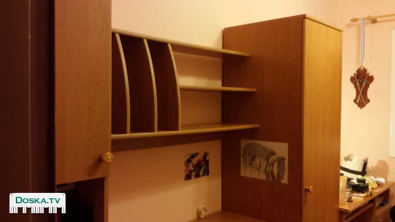 уголок школьника производсто Польши-книжный шкаф, письменный - компьютерный стол, шкаф