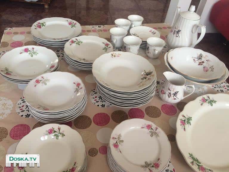 Чайный и обеденный сервиз.