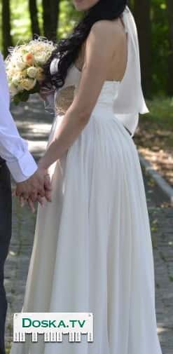 Продаю платье. Размер S-M. В идеальном состоянии (одевалось один раз)