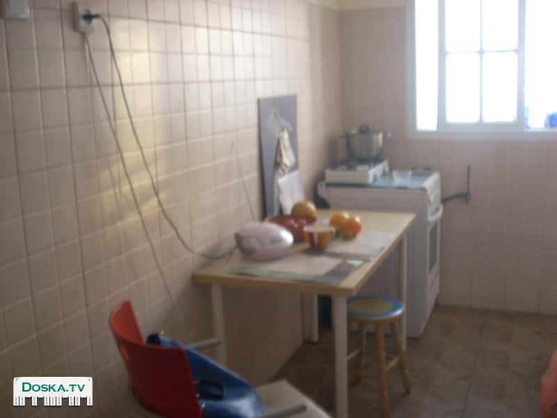 60x120 бежевого цвета, металлические отвинчивающиеся ножки, в хорошем состоянии.