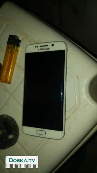 Хороший телефон не падал не намокал без царапин куплен за