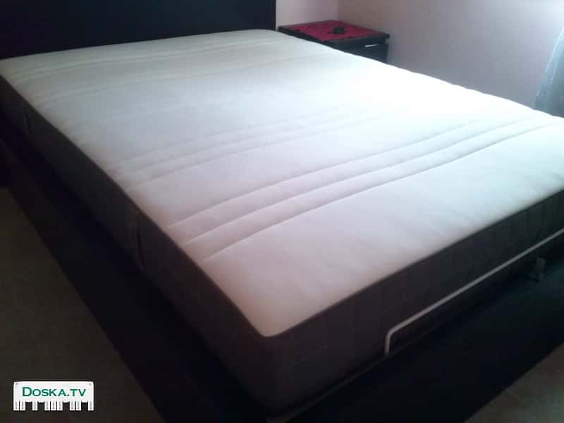 Цвет - черно-коричневый, размер 200х140.