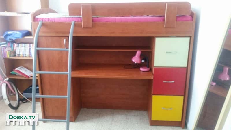 детская двухуровневая кровать + ортопедический матрац. Нижний "этаж" - писменный