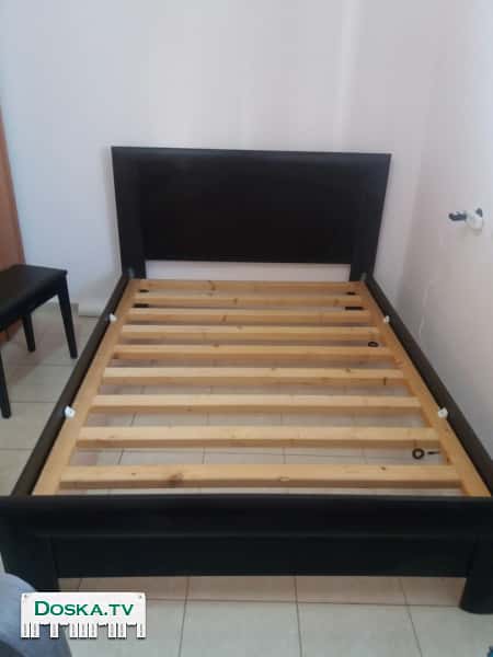 Срочно.  двухспальную кровать, состояние новое. темно-коричневый цвет. в прекрасном