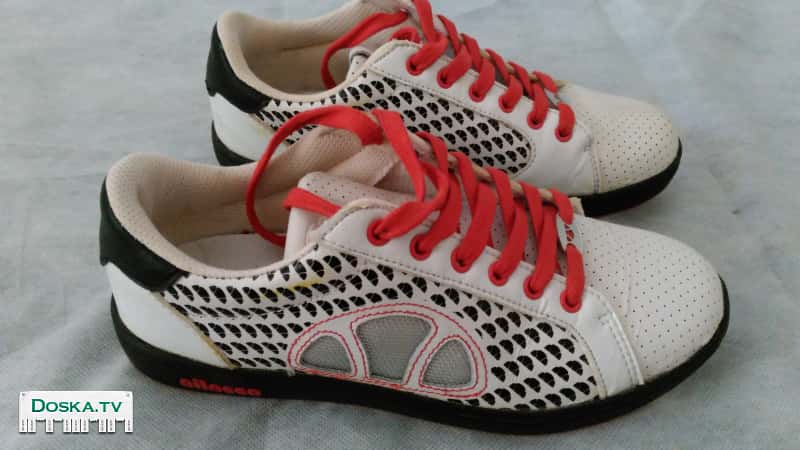 кроссовки практически новые, одевала всего пару раз, фирма ellesse (Италия