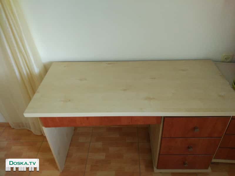 Стол письменный подходит школьнику и тумба Все в хорошем состоянии