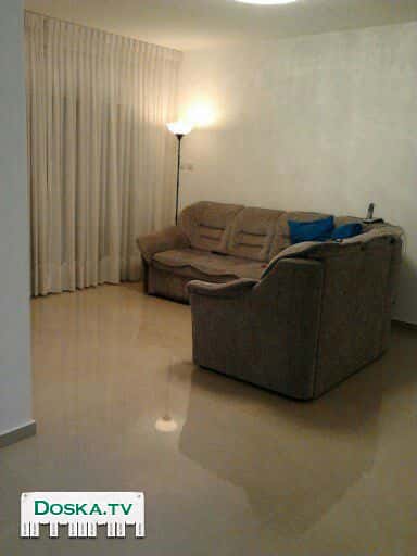 Угловой диван в отличном состоянии, с ящиком, раскладывается на 3