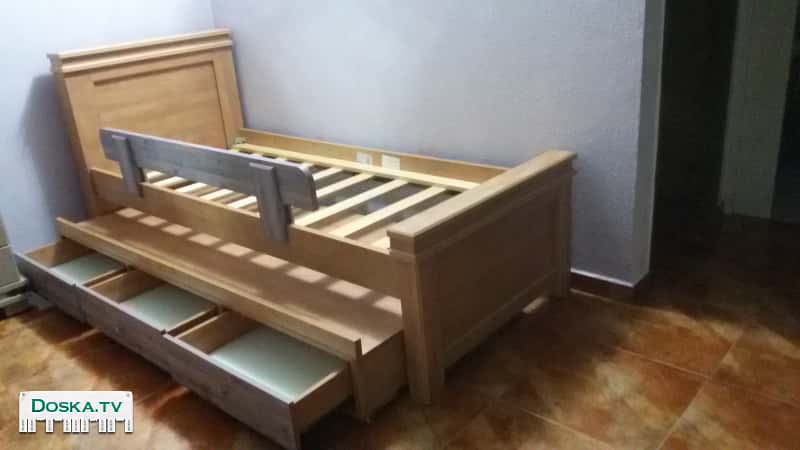 подростковая кровать 2 местная с 3 ящиками в отличном состоянии.