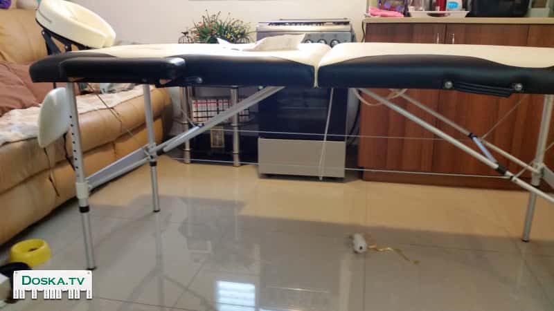 Продаю массажный стол. Почти новый. Профессиональный. Складной и лёгкий. Есть